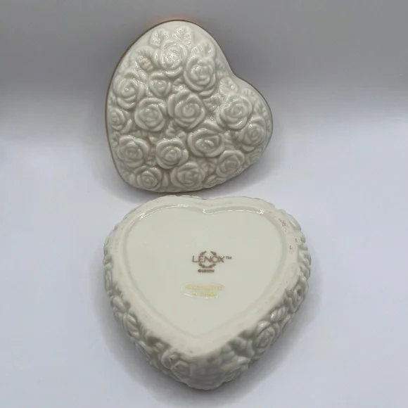 LENOX ROSE JEWELRY TRINKET BOX HEART SHAPED CREAM GOLD TRIM LID PORCELAIN - Picture 4 of 8